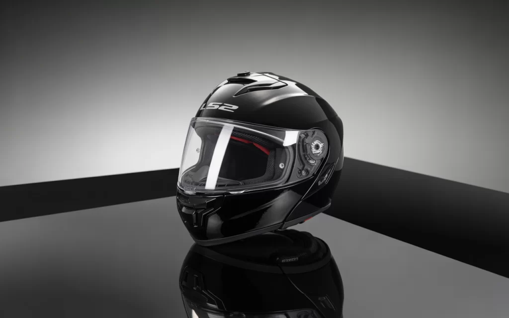 13 Best Motorcycle Helmet for a Fat Face: Top Picks for Maximum Comfort and Safety 8 LS2 Challenger GT